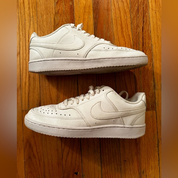 Air Force 1 - Picture 1 of 6